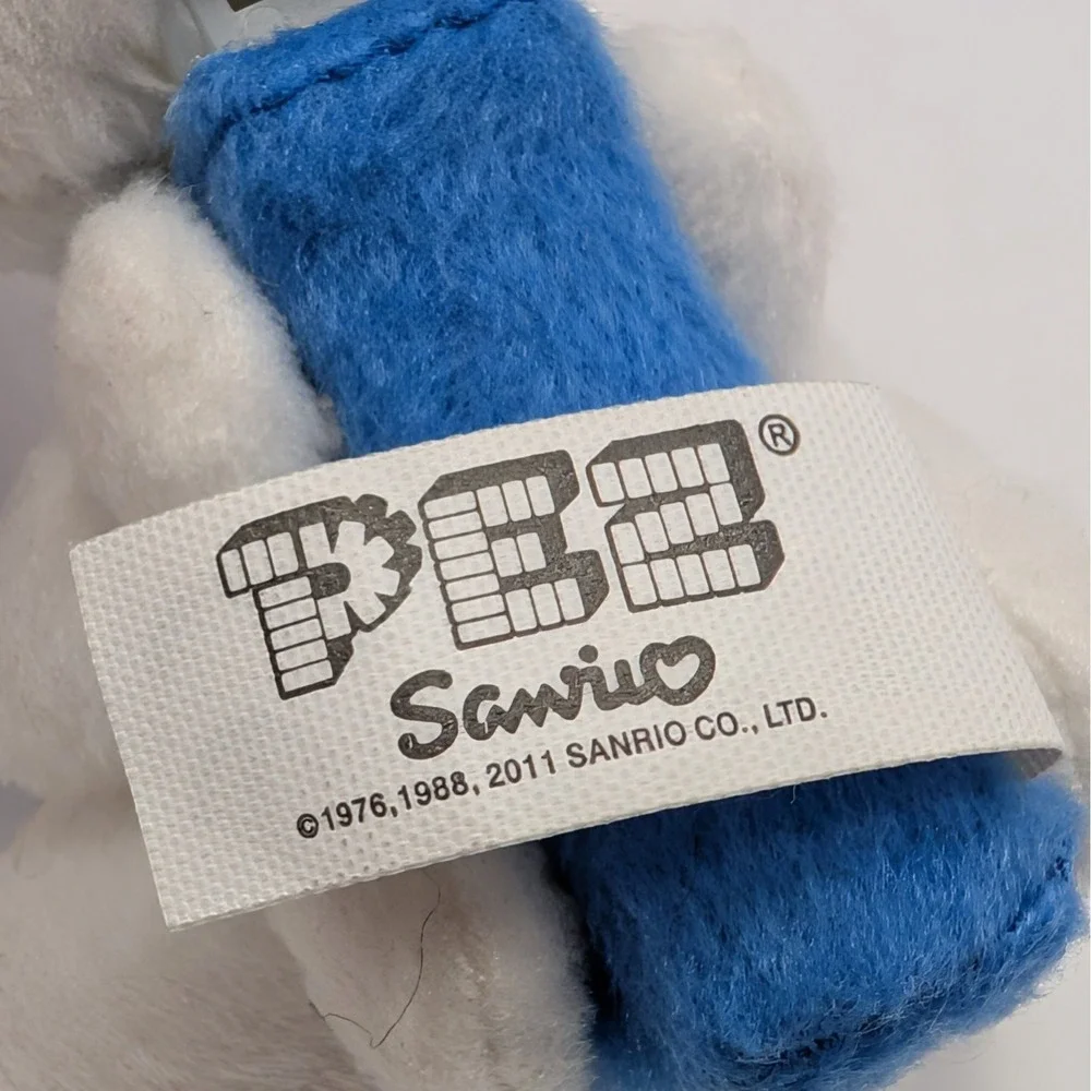 Hello Kitty Plush PEZ Candy Dispenser Key Chain Sanrio 2010 3 in Collectible